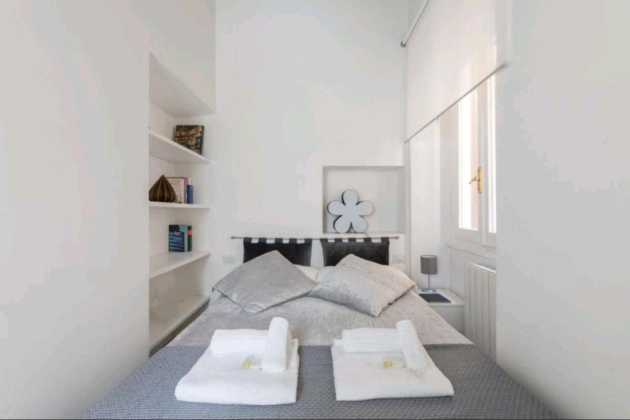 Spanish Modern Apartament Рим Экстерьер фото