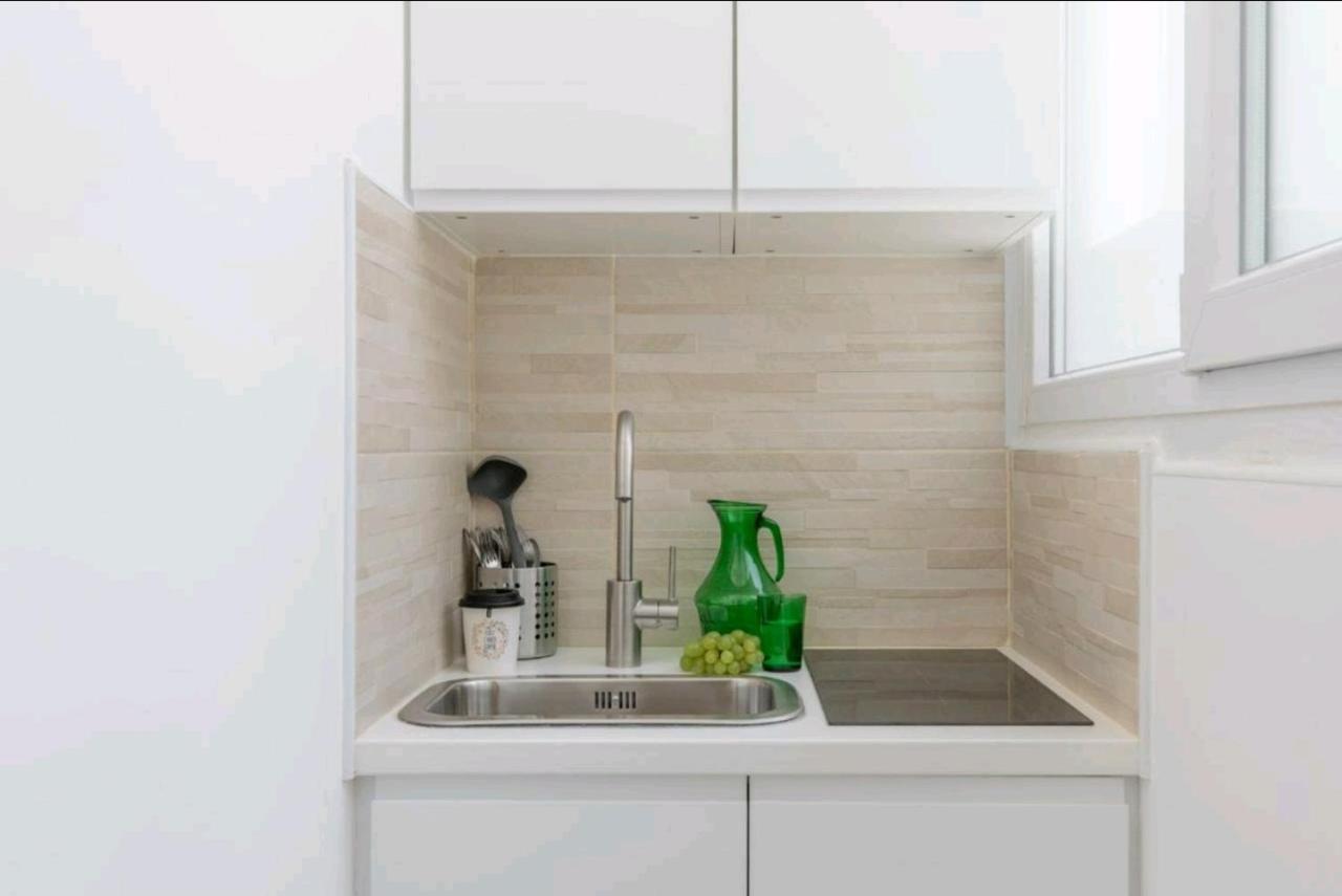 Spanish Modern Apartament Рим Экстерьер фото